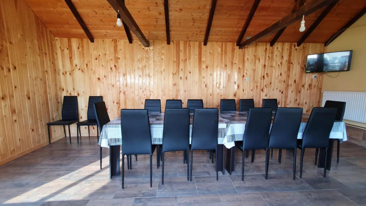 Popasul Galesean Hotell Galesu Eksteriør bilde